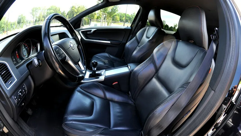 VOLVO XC60 -