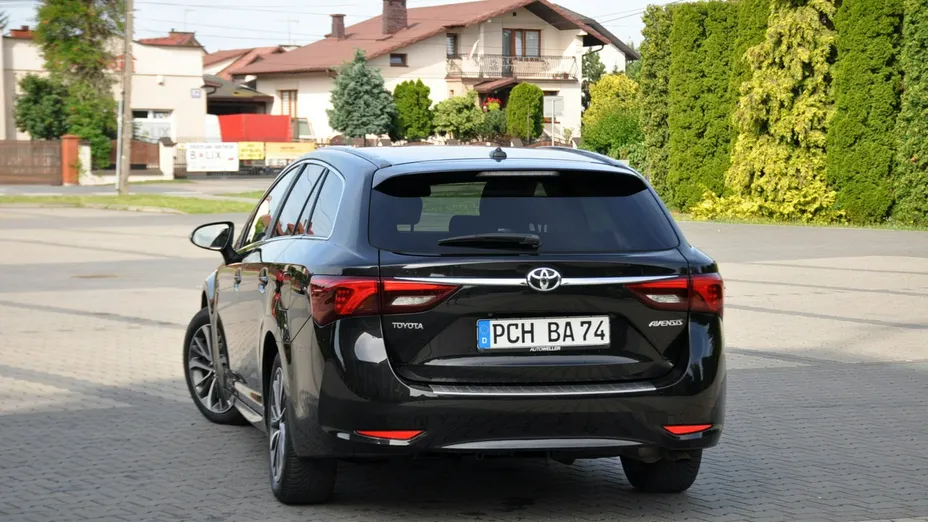 TOYOTA Avensis -