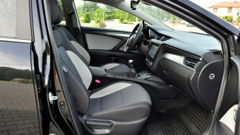 TOYOTA Avensis -