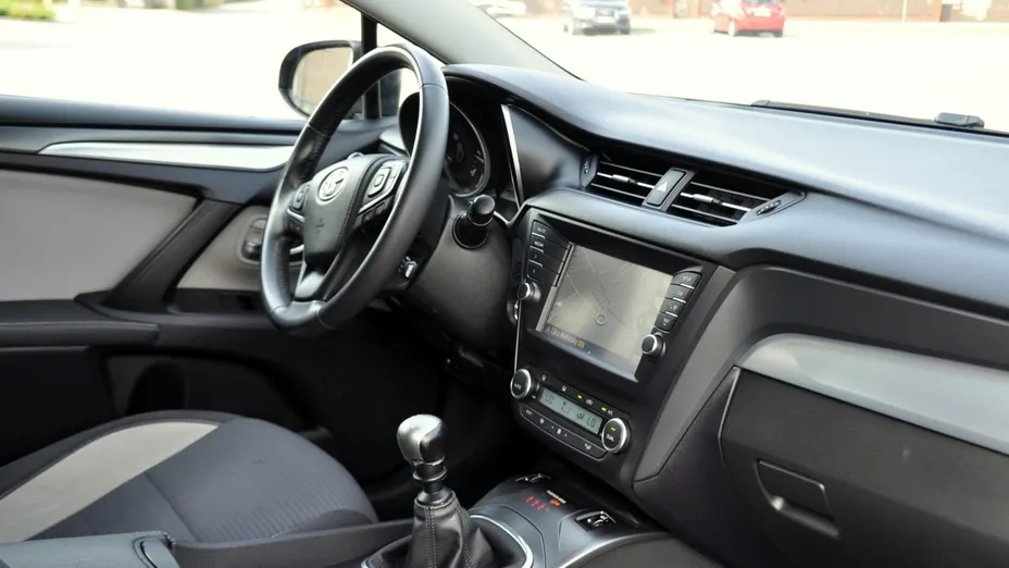 TOYOTA Avensis -