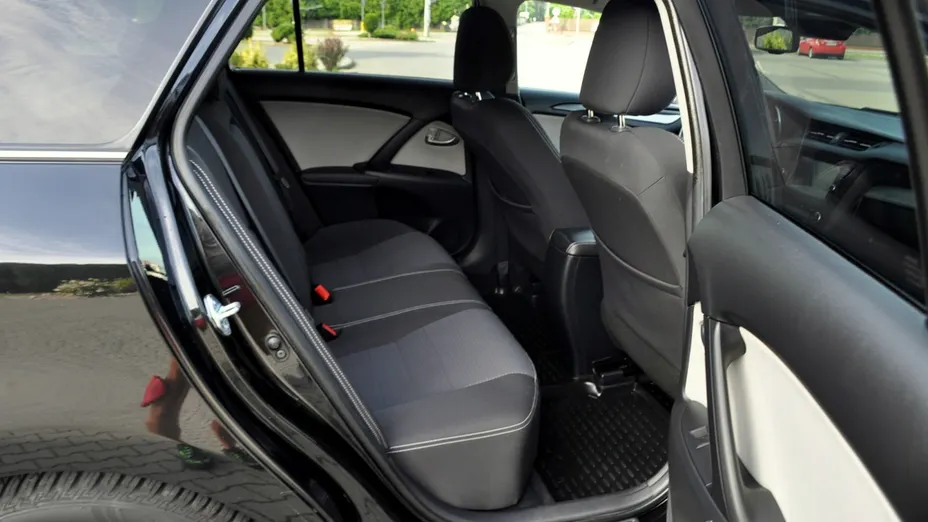 TOYOTA Avensis -