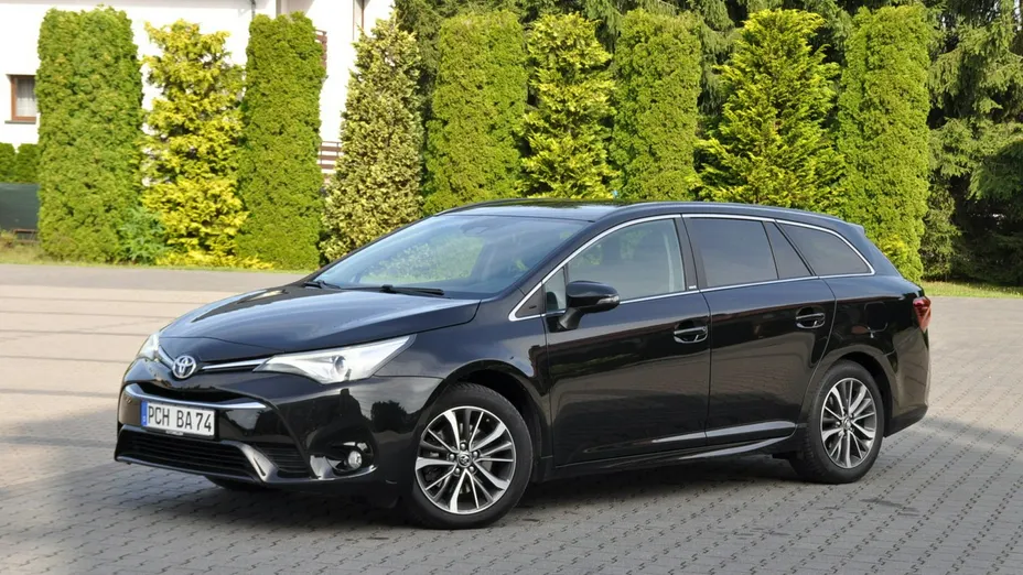 TOYOTA Avensis -
