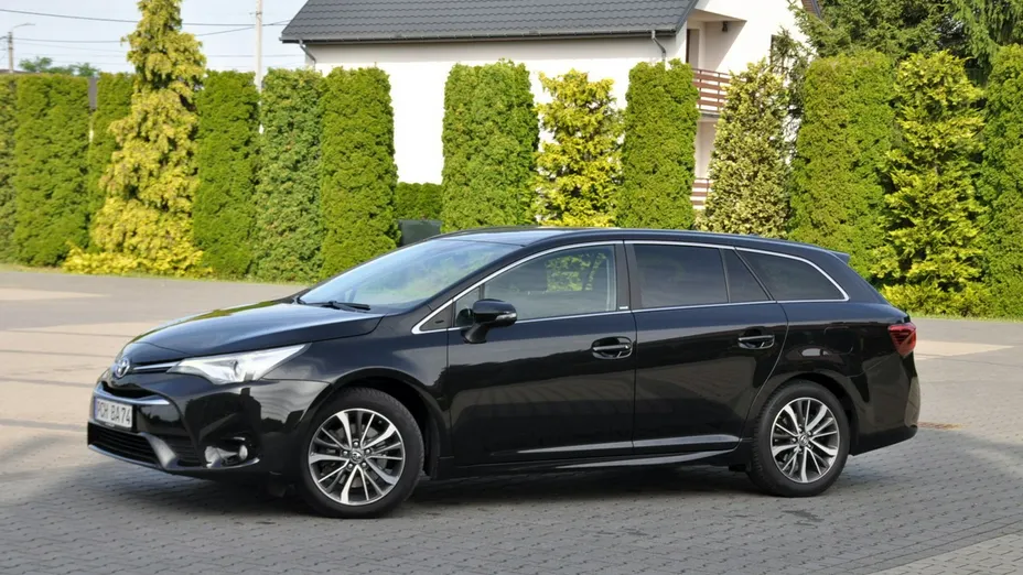 TOYOTA Avensis -