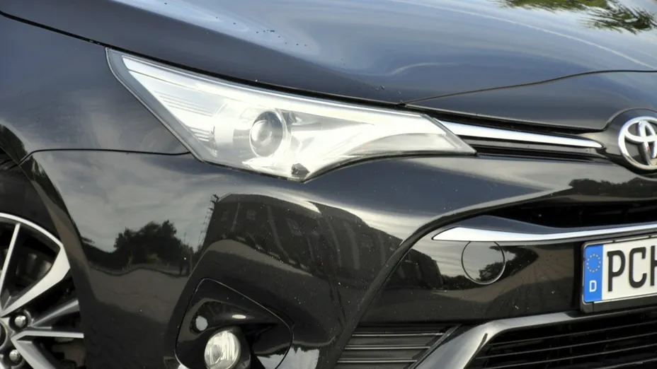 TOYOTA Avensis -