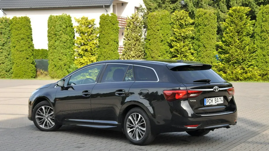 TOYOTA Avensis -