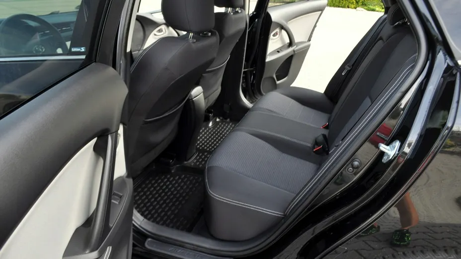 TOYOTA Avensis -