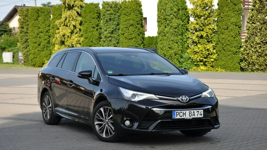 TOYOTA Avensis -