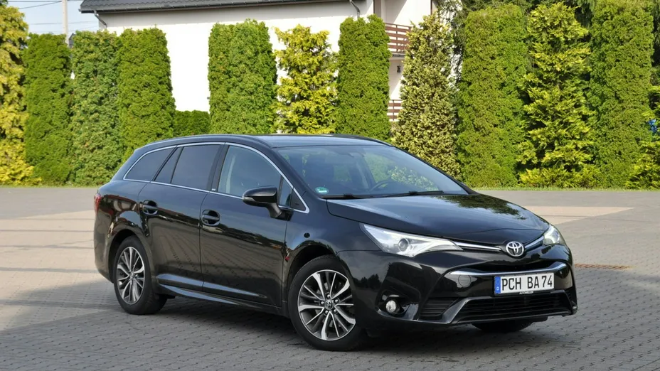 TOYOTA Avensis -