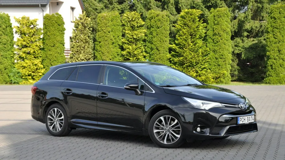TOYOTA Avensis -