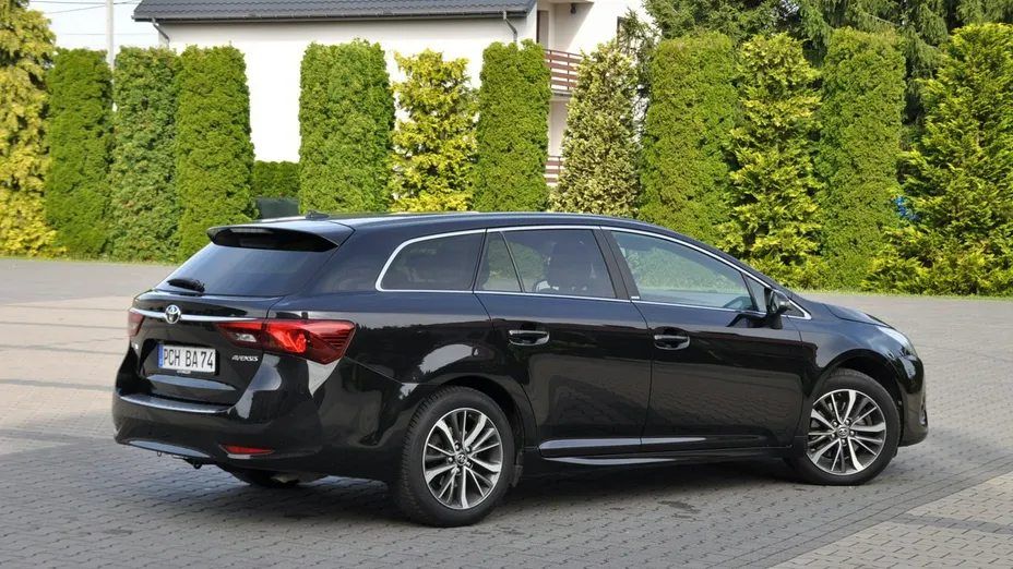 TOYOTA Avensis -