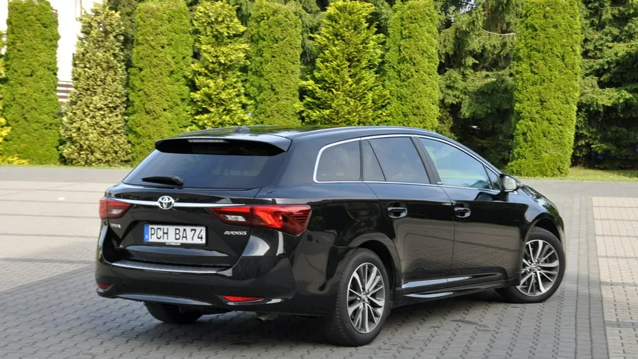 TOYOTA Avensis -