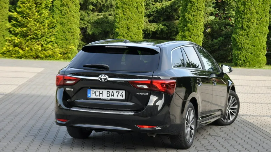 TOYOTA Avensis -