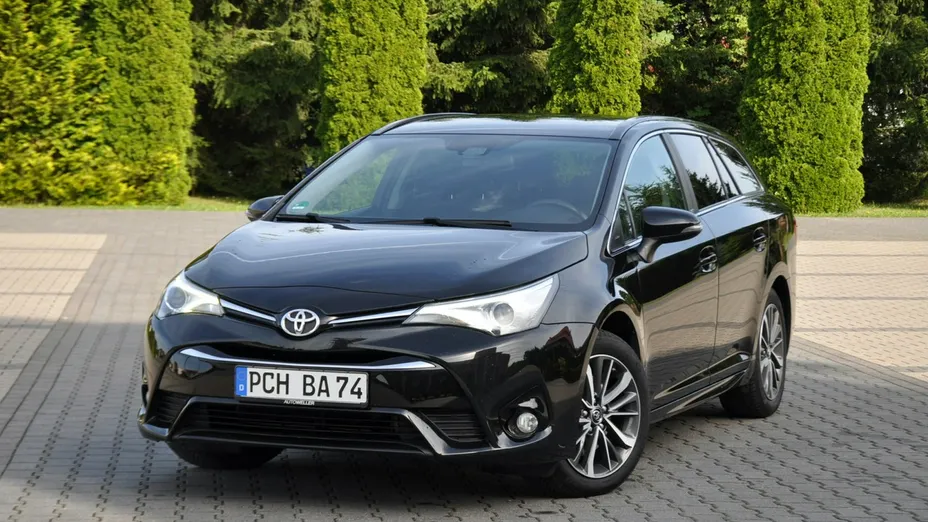 TOYOTA Avensis -