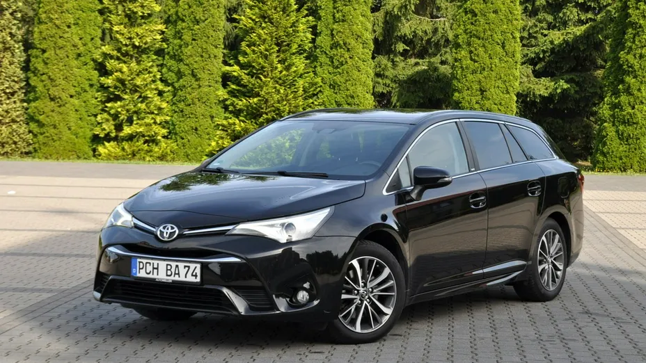 TOYOTA Avensis -
