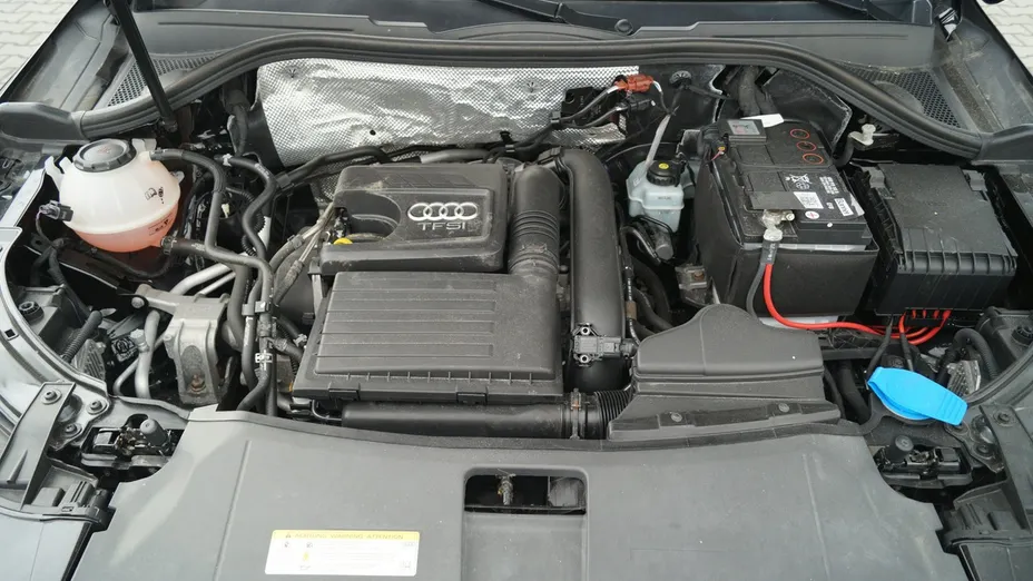 AUDI Q3 -