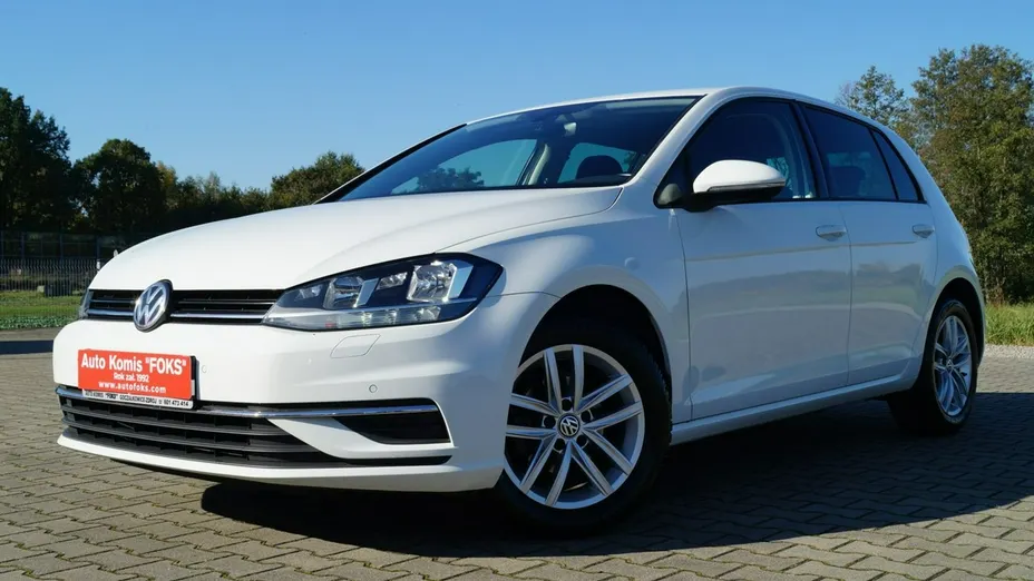 VOLKSWAGEN Golf -