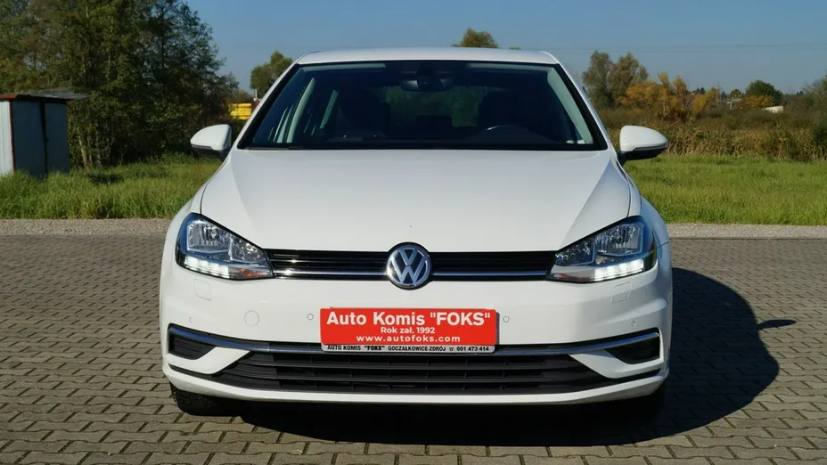 VOLKSWAGEN Golf -