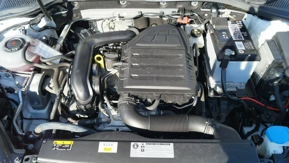 VOLKSWAGEN Golf -