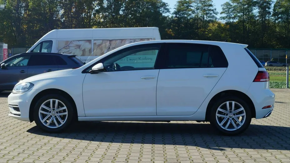 VOLKSWAGEN Golf -
