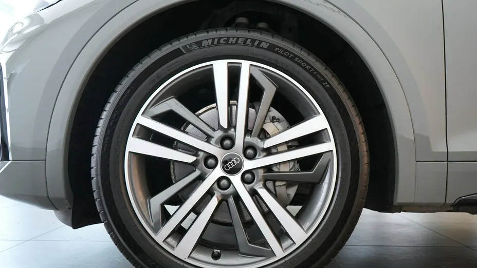 AUDI Q5 -