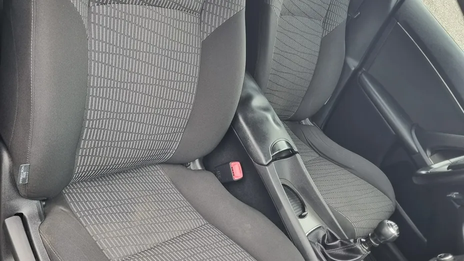 TOYOTA Avensis -