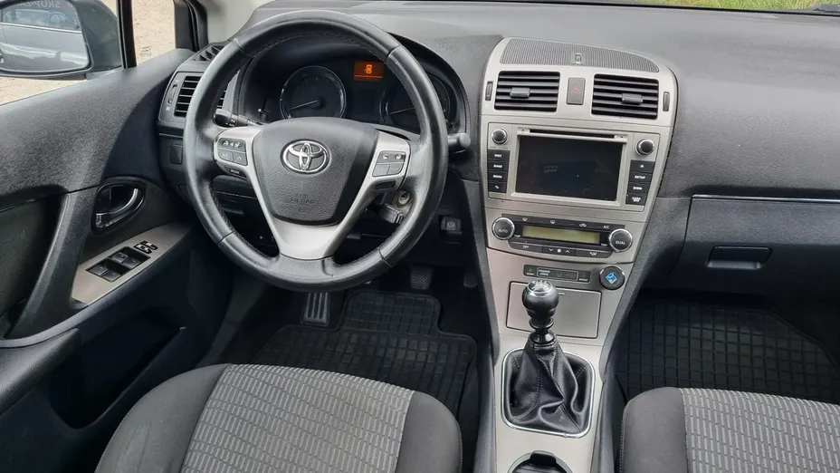 TOYOTA Avensis -