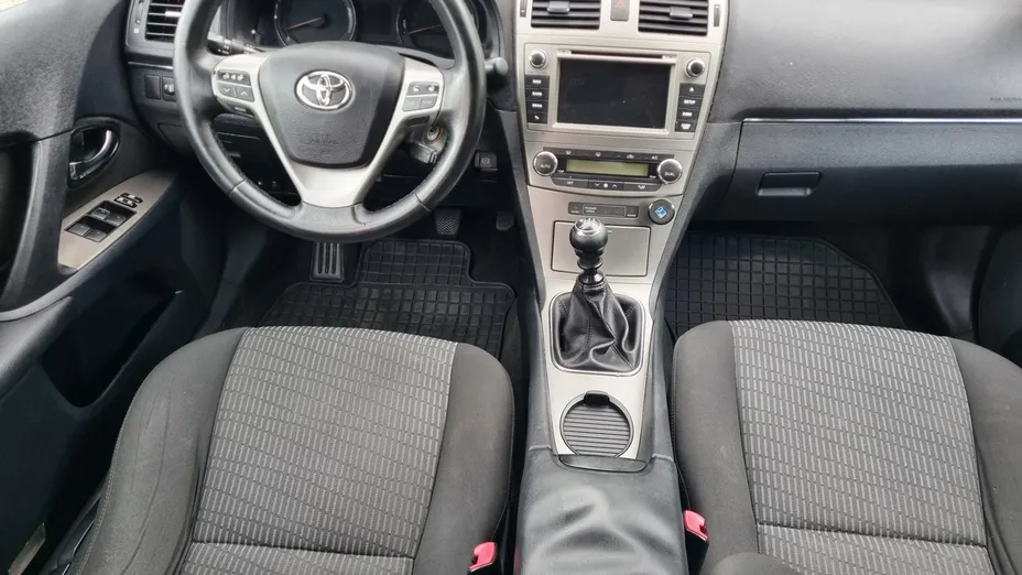 TOYOTA Avensis -