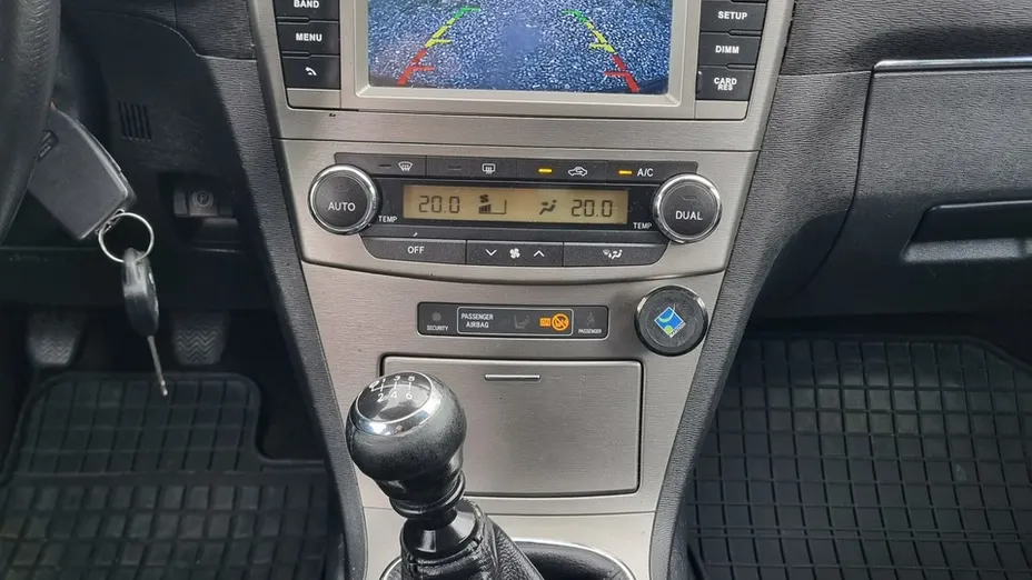 TOYOTA Avensis -