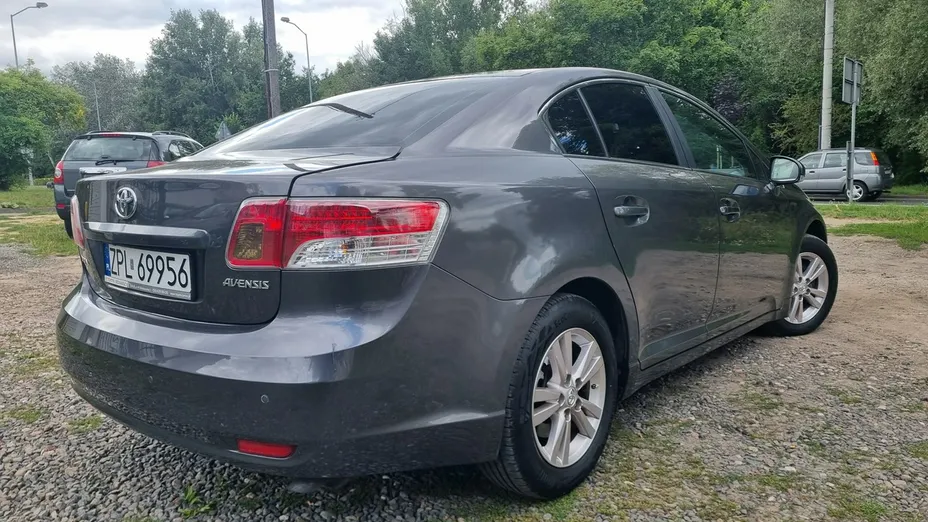 TOYOTA Avensis -