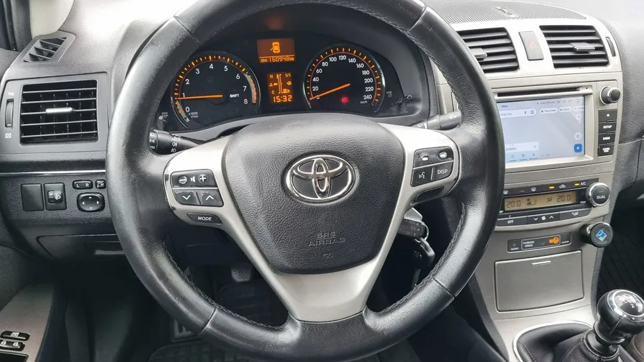 TOYOTA Avensis -