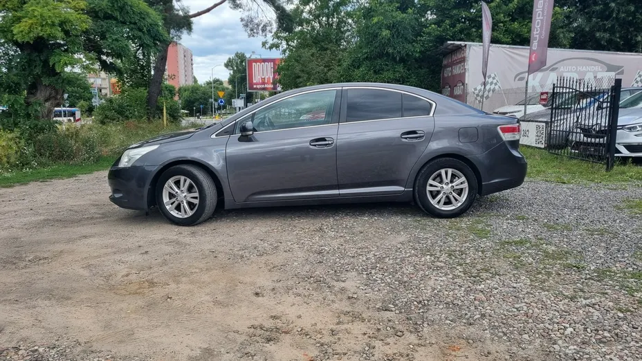 TOYOTA Avensis -
