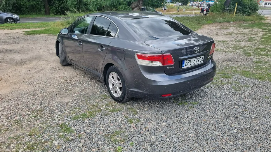 TOYOTA Avensis -
