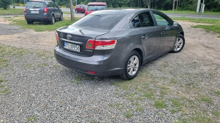 TOYOTA Avensis -