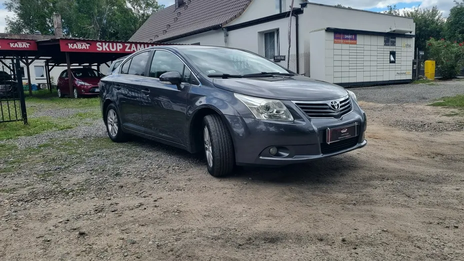 TOYOTA Avensis -