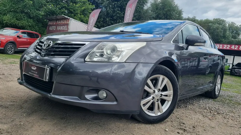 TOYOTA Avensis -