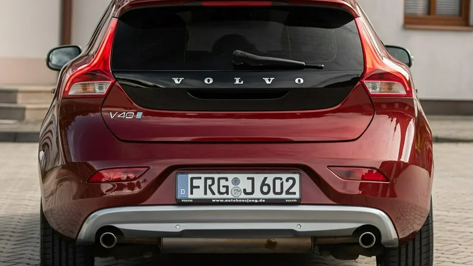 VOLVO V40 -