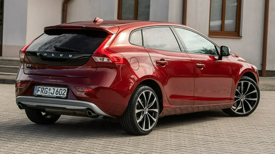 VOLVO V40 -