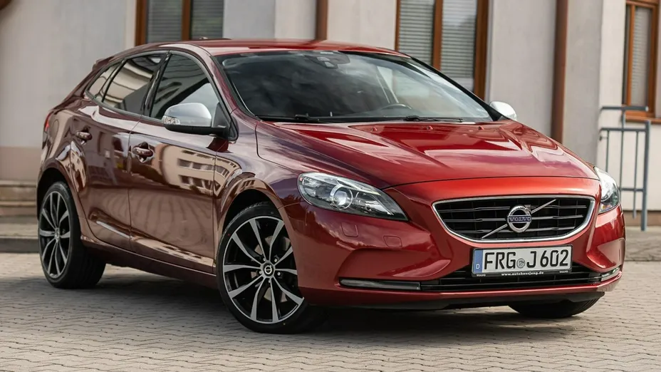 VOLVO V40 -