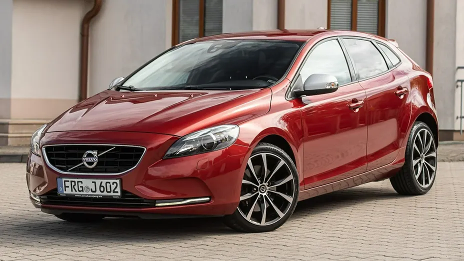 VOLVO V40 -