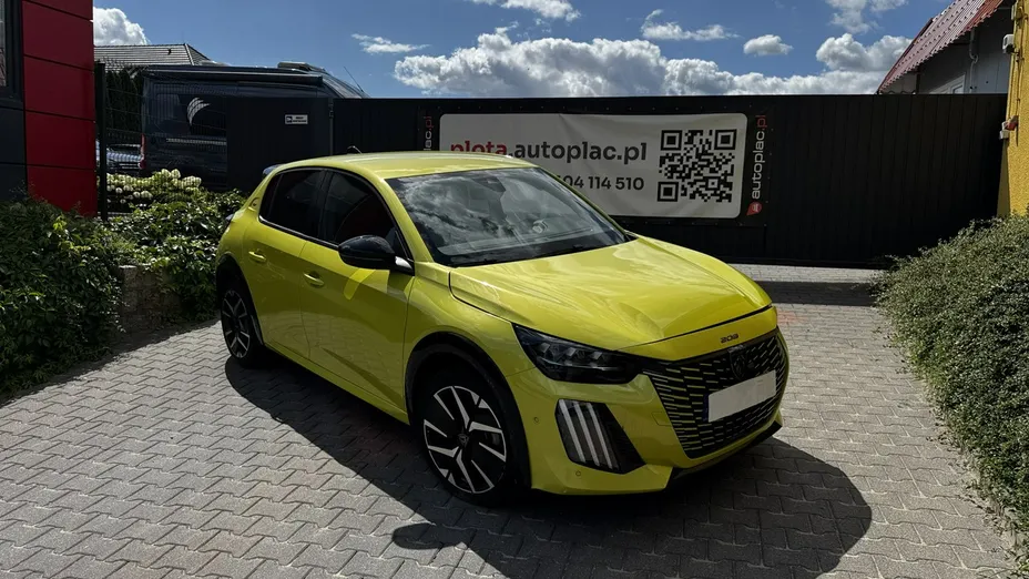 PEUGEOT 208 -