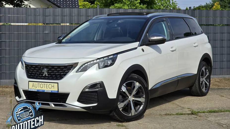 PEUGEOT 5008 -
