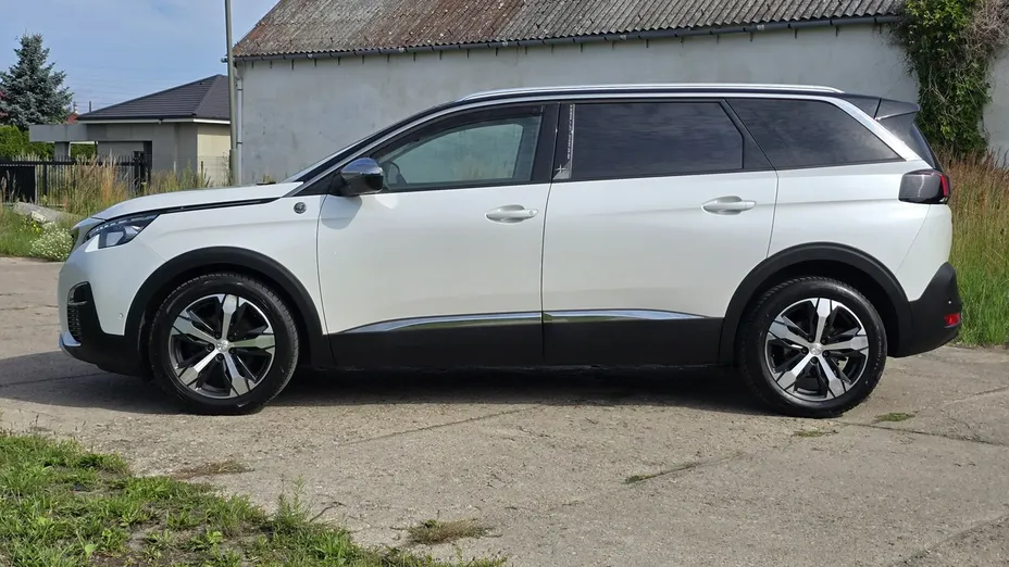 PEUGEOT 5008 -