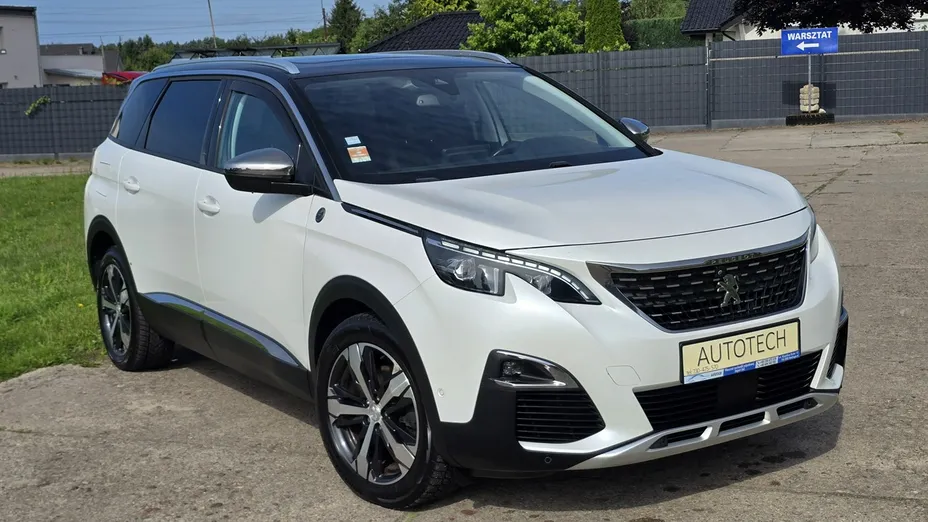 PEUGEOT 5008 -