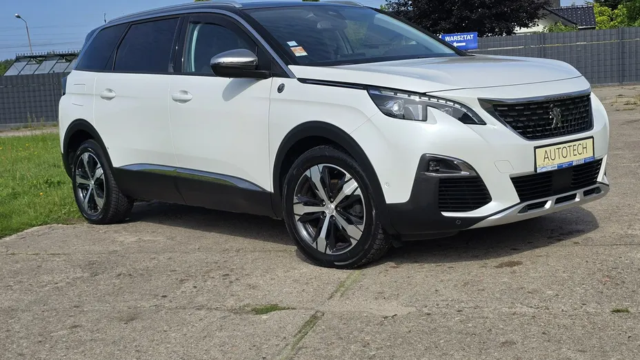 PEUGEOT 5008 -