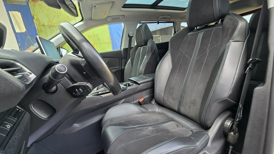 PEUGEOT 5008 -