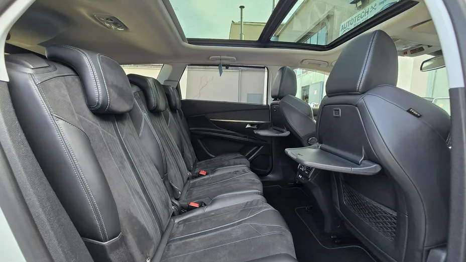 PEUGEOT 5008 -