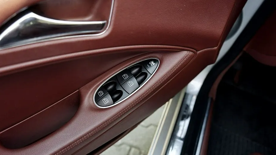 MERCEDES-BENZ CLS -