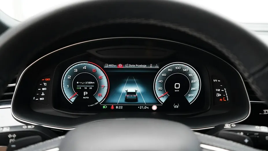 AUDI Q8 -