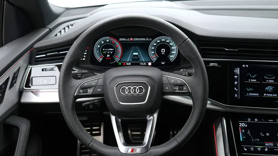 AUDI Q8 -