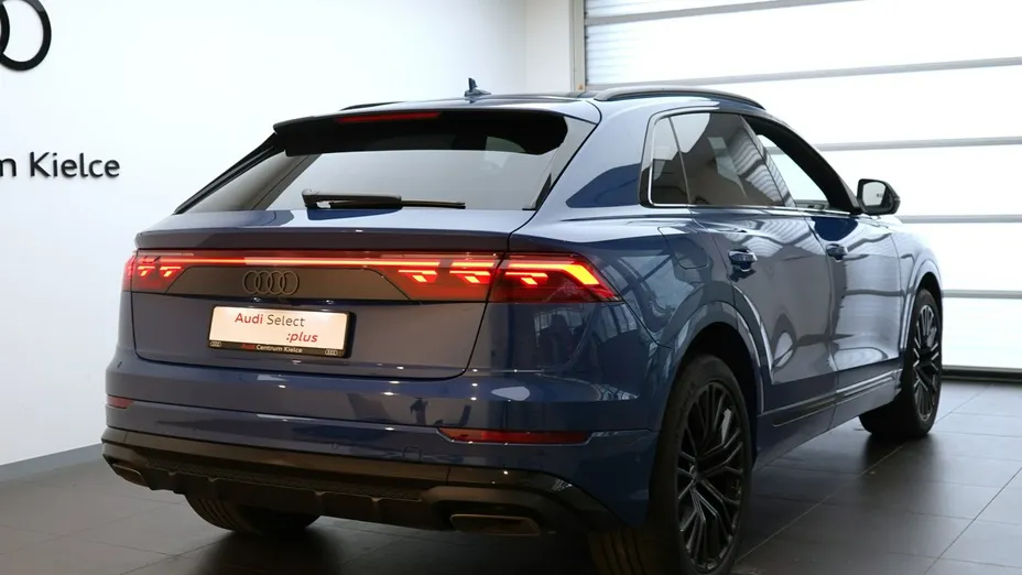 AUDI Q8 -